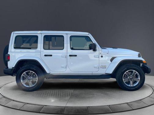 Bright White Clearcoat 2021 Jeep Wrangler Unlimited Sahara
