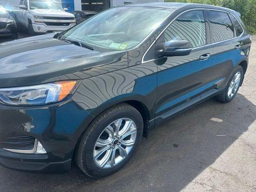 Forged Green Metallic 2023 Ford Edge Titanium
