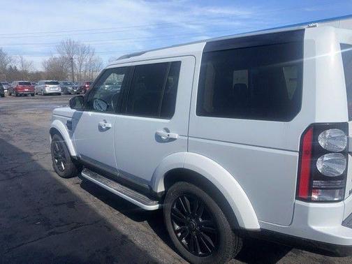Yulong White 2016 Land Rover LR4 Base