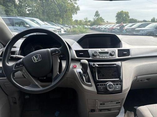Blue 2017 Honda Odyssey SE