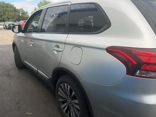 2020 Mitsubishi Outlander SE