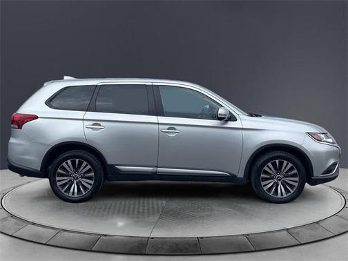 2020 Mitsubishi Outlander SE