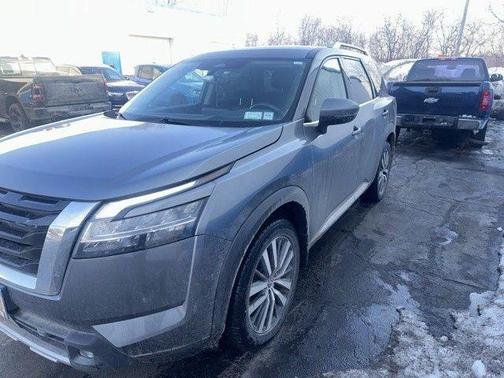 2022 Nissan Pathfinder Platinum