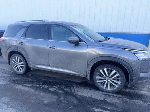 2022 Nissan Pathfinder Platinum