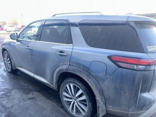 2022 Nissan Pathfinder Platinum