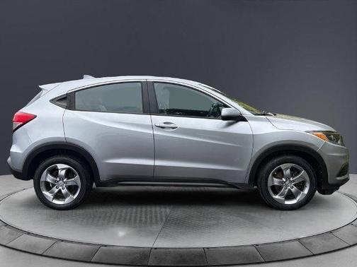 Lunar Silver Metallic 2021 Honda HR-V LX