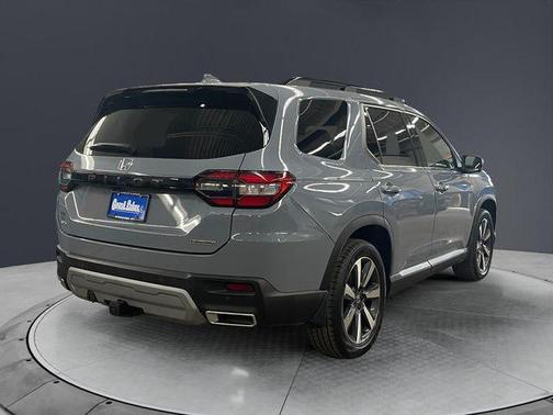 Sonic Gray Pearl 2023 Honda Pilot Touring
