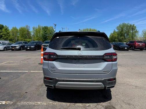 Sonic Gray Pearl 2023 Honda Pilot Touring