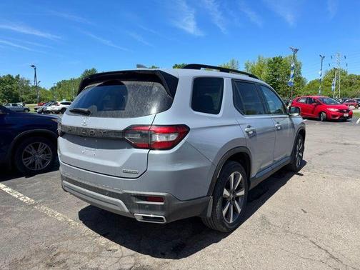 Sonic Gray Pearl 2023 Honda Pilot Touring