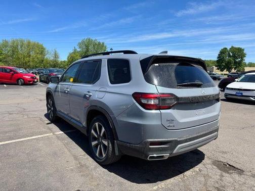 Sonic Gray Pearl 2023 Honda Pilot Touring