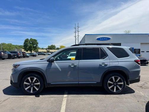 Sonic Gray Pearl 2023 Honda Pilot Touring