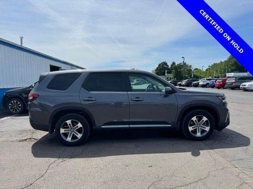 Modern Steel Metallic 2024 Honda Pilot EX-L