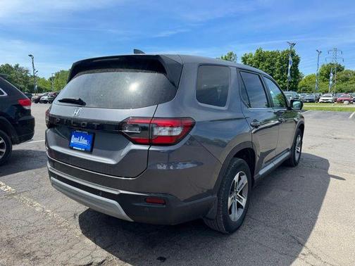Modern Steel Metallic 2024 Honda Pilot EX-L