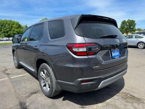 Modern Steel Metallic 2024 Honda Pilot EX-L