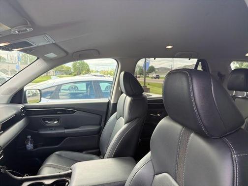 Modern Steel Metallic 2024 Honda Pilot EX-L