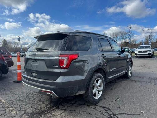 Magnetic Metallic 2017 Ford Explorer XLT