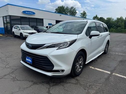 2022 Toyota Sienna XLE