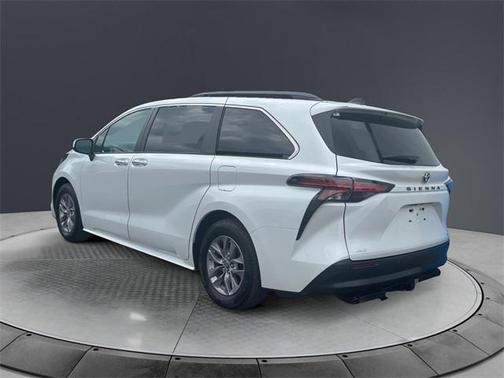 2022 Toyota Sienna XLE