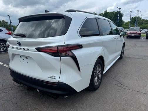 2022 Toyota Sienna XLE