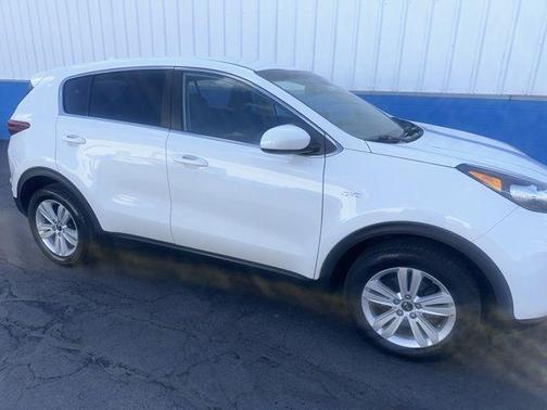 Clear White 2017 Kia Sportage LX