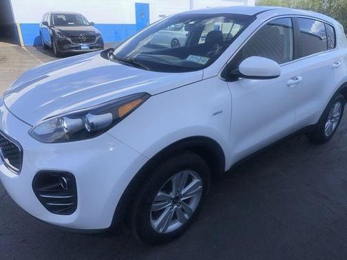 Clear White 2017 Kia Sportage LX