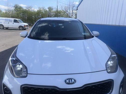 Clear White 2017 Kia Sportage LX