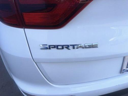 Clear White 2017 Kia Sportage LX