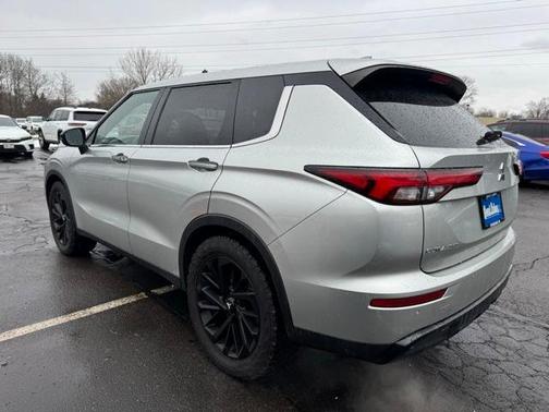 2022 Mitsubishi Outlander SE