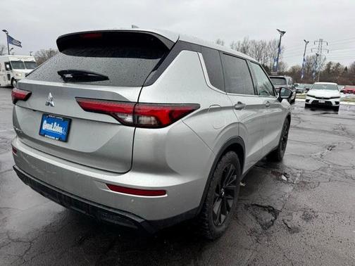 2022 Mitsubishi Outlander SE