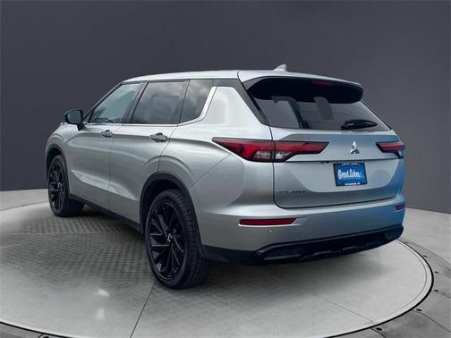 2022 Mitsubishi Outlander SE