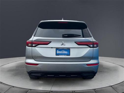 2022 Mitsubishi Outlander SE