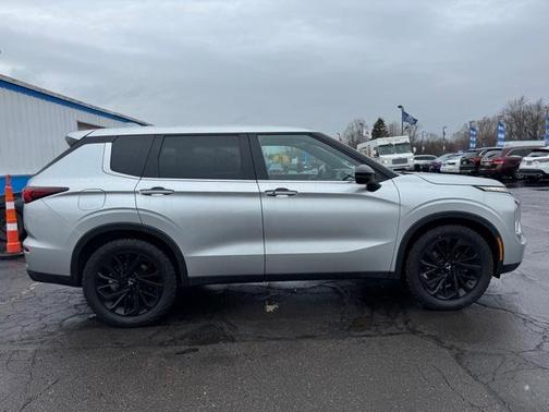 2022 Mitsubishi Outlander SE