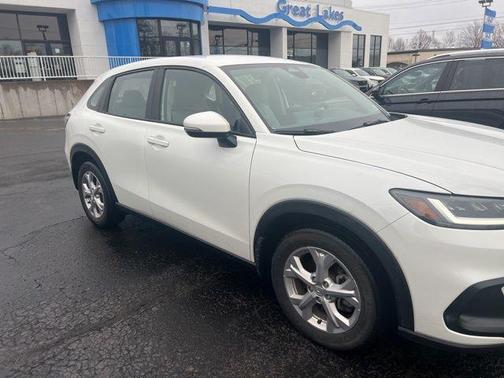 Platinum White Pearl 2024 Honda HR-V LX