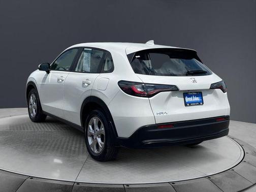 Platinum White Pearl 2024 Honda HR-V LX