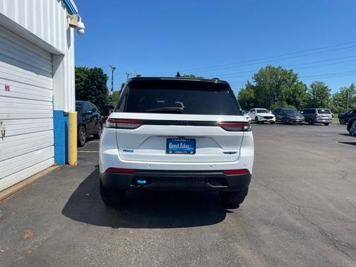 2023 Jeep Grand Cherokee 4xe Trailhawk