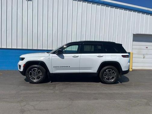 2023 Jeep Grand Cherokee 4xe Trailhawk