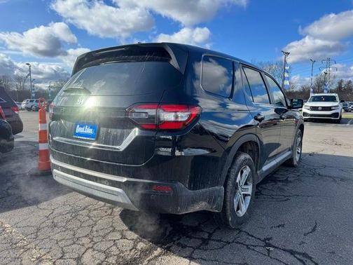Crystal Black Pearl 2023 Honda Pilot EX-L 7-Passenger