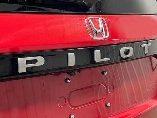 Radiant Red Metallic II 2026 Honda Pilot Touring