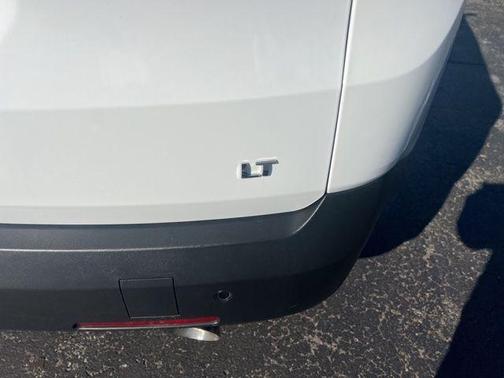 Summit White 2021 Chevrolet Traverse LT Cloth