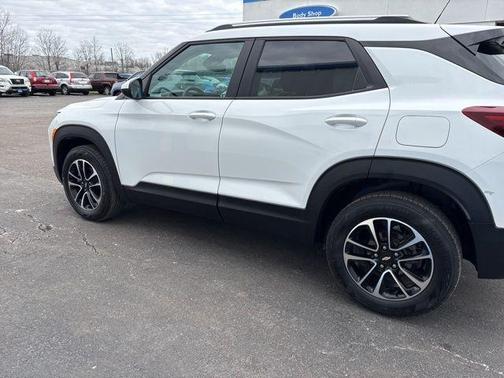 Summit White 2025 Chevrolet Trailblazer LT