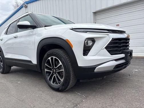 Summit White 2025 Chevrolet Trailblazer LT