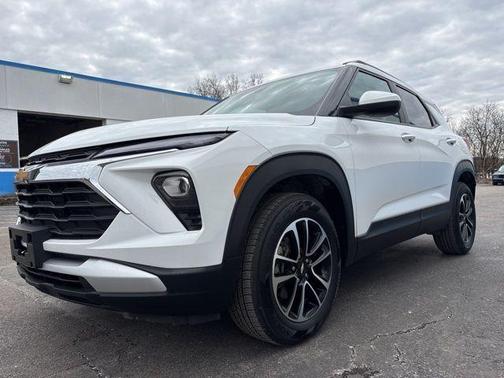 Summit White 2025 Chevrolet Trailblazer LT