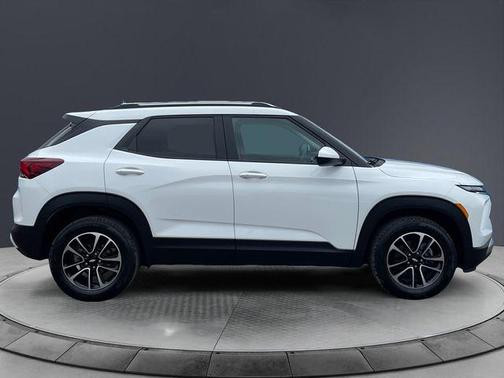 Summit White 2025 Chevrolet Trailblazer LT