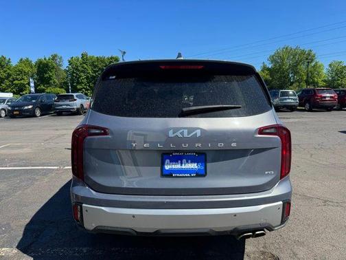 Everlasting Silver 2024 Kia Telluride S