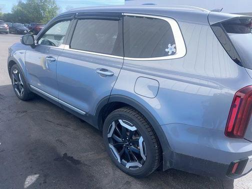 Everlasting Silver 2024 Kia Telluride S