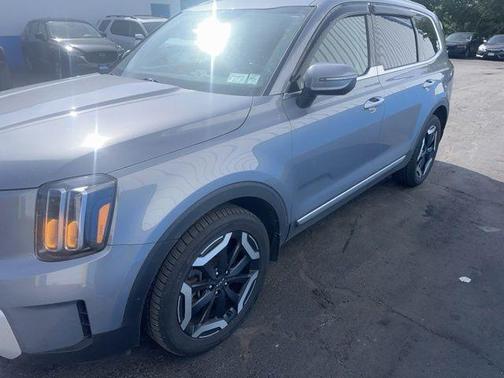 Everlasting Silver 2024 Kia Telluride S