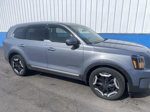 Everlasting Silver 2024 Kia Telluride S
