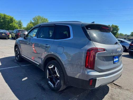 Everlasting Silver 2024 Kia Telluride S