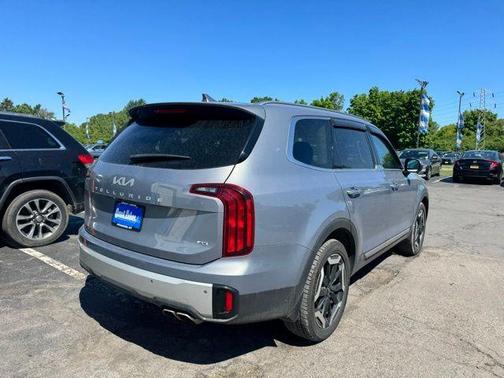 Everlasting Silver 2024 Kia Telluride S