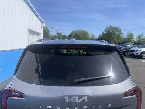 Everlasting Silver 2024 Kia Telluride S